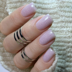 Pro Base 19 DARK, Base Camuflaje de color Violeta claro con micro brillo, 15ml