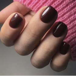 Pro Base 40 DARK, Base Camuflaje de color Rojo Burdeos, 15ml