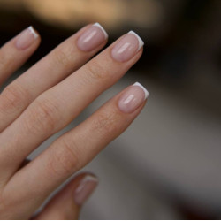 Pro Base 46 DARK, Base Camuflaje de color Beige,15ml