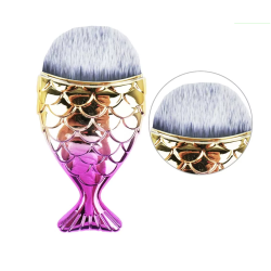 Cepillo en forma de pez  para quitar el polvo de las uñas