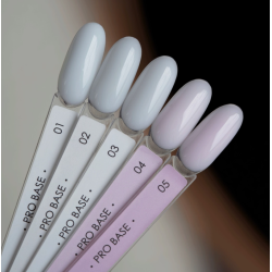 Pro Base 03 DARK, Base Camuflaje de color Blanco Lechoso, 30ml